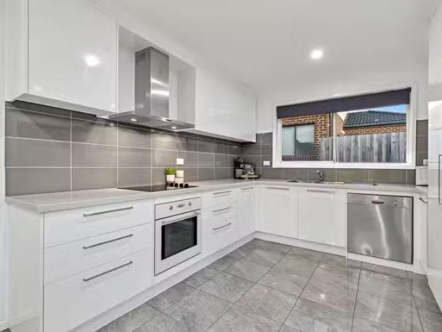 New 1/22 Dearing Avenue, Cranbourne VIC 3977