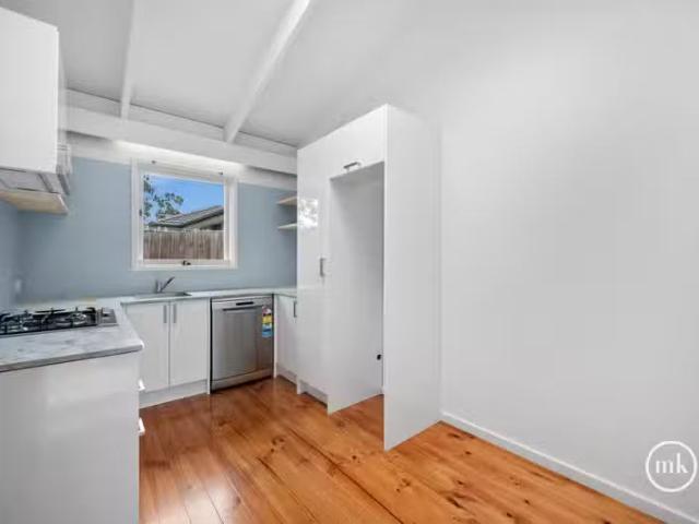 For Rent! 1/23 Beaconsfield Road, Briar Hill VIC 3088