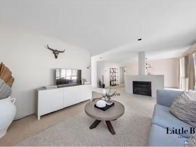 Cheap 12/44 Shackleton Circuit, Mawson Townhouse for rent Lis.