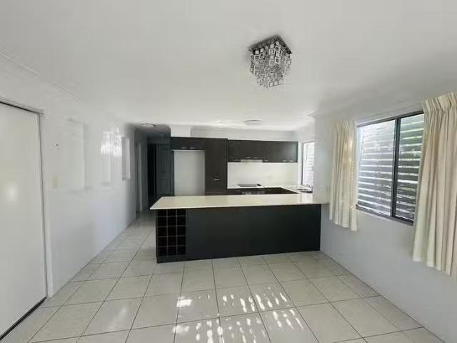Deal! 1/24 26 Proud Street, Labrador, QLD 4215