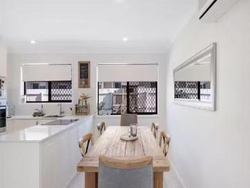 Charming 1/24 Bruce Avenue, Paradise Point, QLD 4216