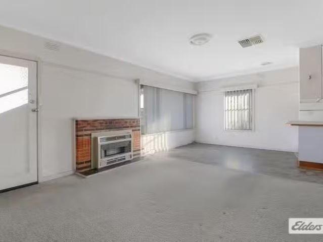 Cozy 1/24 Thomas Mitchell Drive, Wodonga, VIC 3690