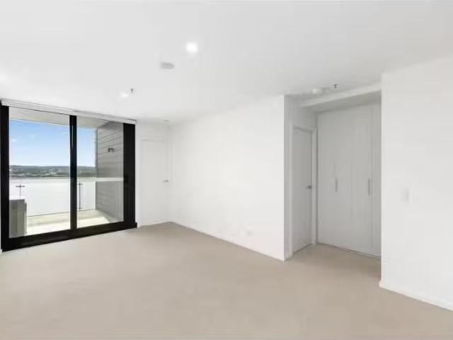 Unique 125/1 Anthony Rolfe Avenue, Gungahlin Apartment for ren.