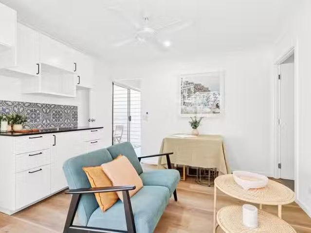 Cozy 1/269 Breton Street, Coopers Plains, QLD 4108