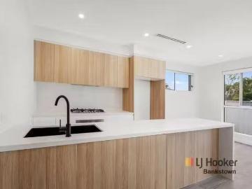 Deal! 1/27 Doncaster Avenue, Casula, NSW 2170