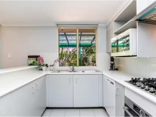 Nice 1/28 Macpherson Street, Warriewood Townhouse for rent Li.