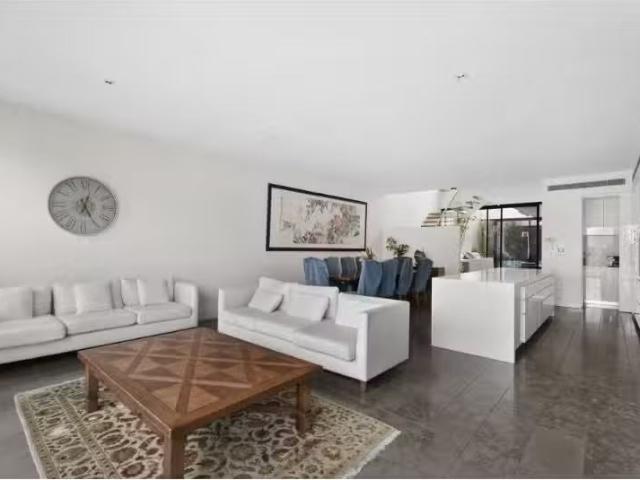 Rental! 128 Newquay Promenade, DOCKLANDS Townhouse for rent L.