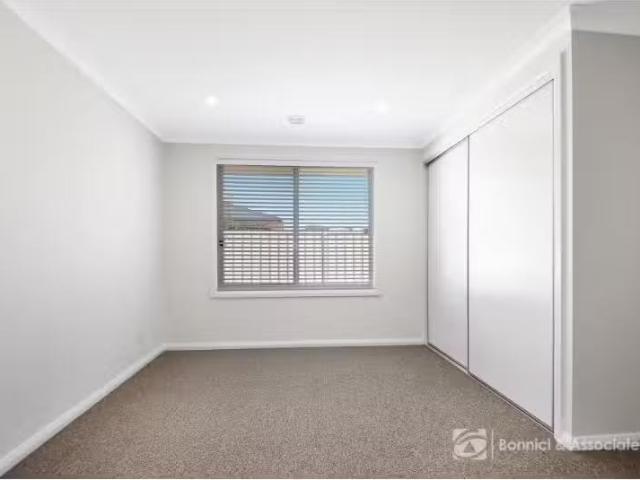 Deal! 12/92 Strauss Street, Springdale Heights Townhouse for r.
