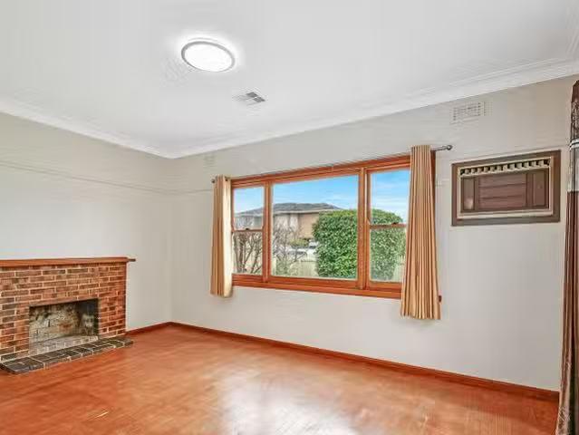 Just in! 129 Military Rd, Avondale Heights VIC 3034