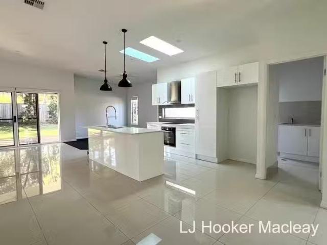 Deal! 12 Waterside Drive, Macleay Island, QLD 4184