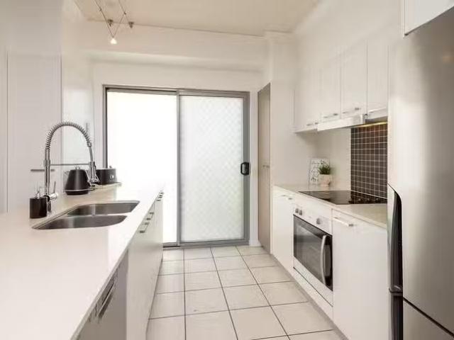 Rental! 12 Bayview Street, Runaway Bay, QLD 4216