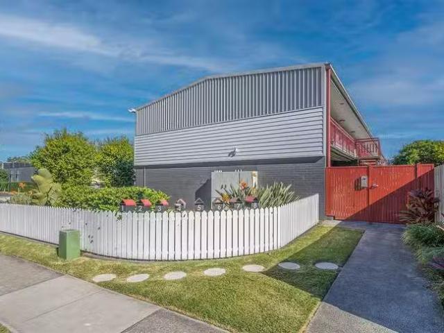 Deal! 1/2 Canfield Street, Nathan, QLD 4111