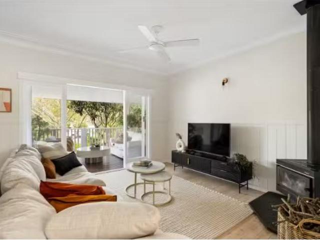 Just in! 12 Catalina Crescent, Avalon Beach House for rent Li.