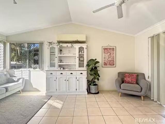 Charming 12 Curlew Place, Riverhills, QLD 4074