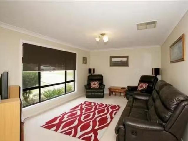Cozy 12 Galleon Place, Estella, NSW 2650