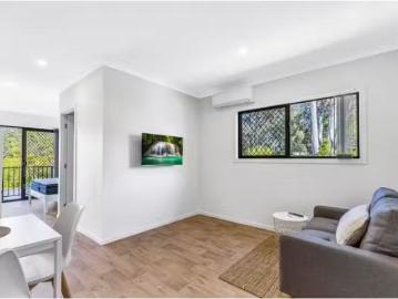 For Rent! 1/30 Ambool Street, LOTA Apartment for rent Listed.