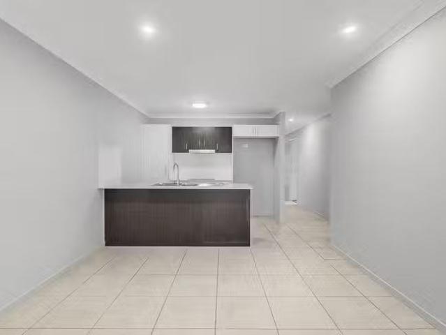 Cheap 1/30 Tamatea Drive, Bellbird Park, QLD 4300