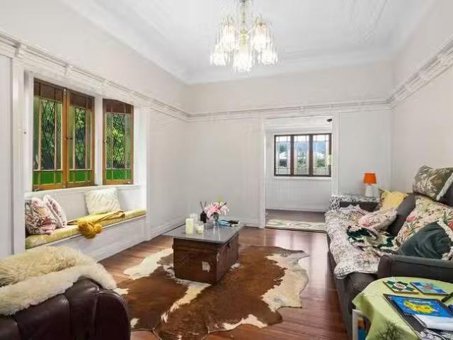 Deal! 130 Verney Road East, Graceville, QLD 4075