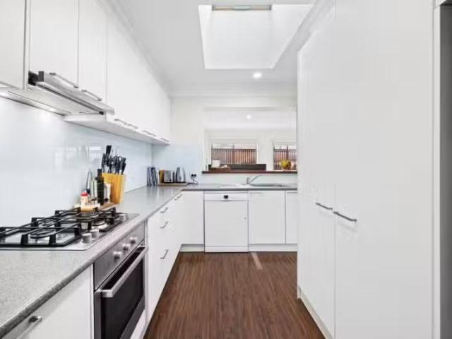 Nice 1/31 Oaktree Road, Croydon North VIC 3136 House For Lease