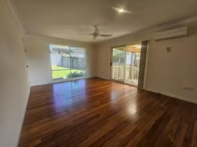 Charming 131 Waterman Street, OLD BAR Townhouse for rent List.