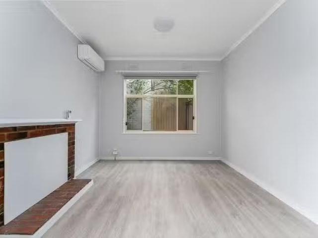 Cheap 1/31 Terrigal Street, Chadstone, VIC 3148