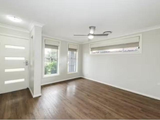 Cheap 1/32 Pyramid Street, Emu Plains Townhouse for rent List.