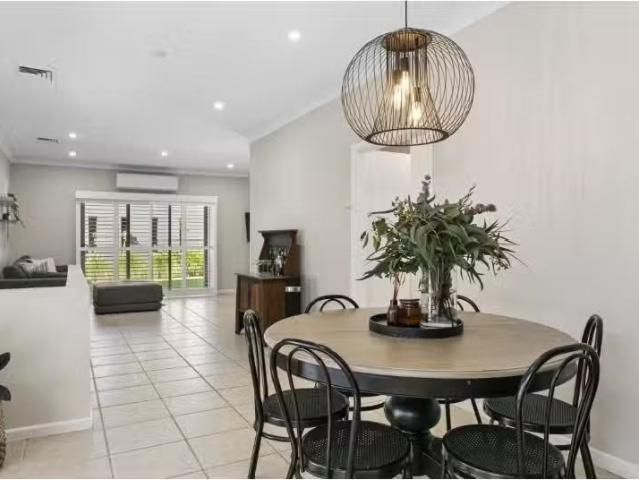 Cozy 132 Rae Crescent, KOTARA House for rent Listed by Presen.