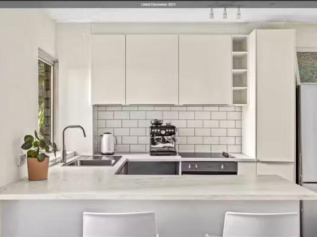 Just in! 13/41 49 Roslyn Gardens, Elizabeth Bay NSW 2011