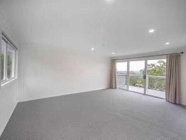Nice 136. Elanora Road, Elanora Heights, NSW 2101