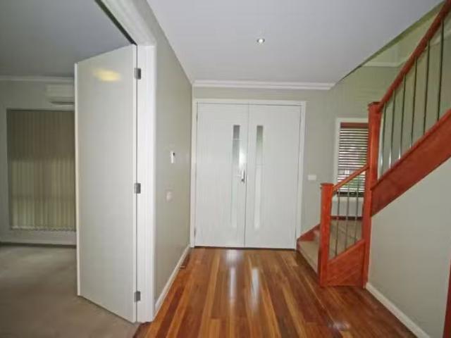 Deal! 1/37 Anne Street, Mc Kinnon VIC 3204 Townhouse For Lease