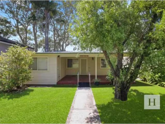 Cheap 137 Panorama Ave, Charmhaven House for rent Listed by R.