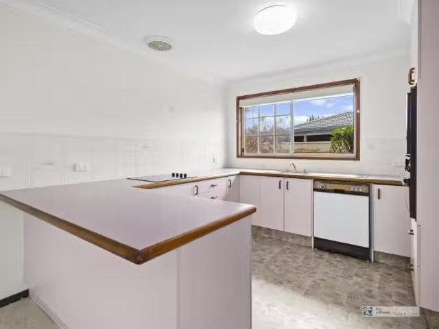 Charming 1/39 Bosun Boulevard, Banora Point Townhouse for rent.
