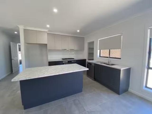 Unique 139 Brooklyn Drive, THURGOONA House for rent Listed by.