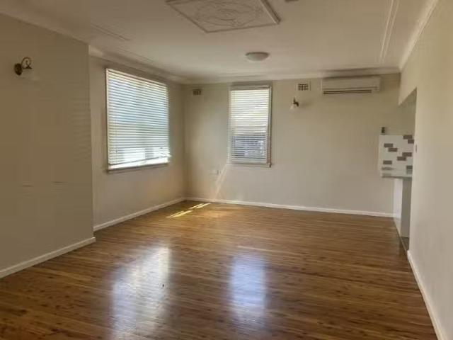 Charming 17 Anthony Road, TAMWORTH House for rent Listed by L.