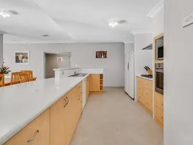 Cheap 17 Diamond Street, Dalyellup, WA 6230