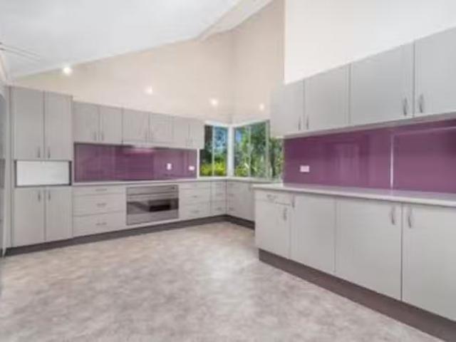 Cozy 17 Dulhunty Street, Chapel Hill, QLD 4069