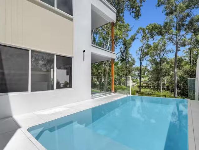 Unique 17 Hillsea Court, ARUNDEL, QLD 4214 House for Rent