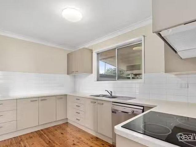For Rent! 17 Martini Street, Mount Lofty, QLD 4350