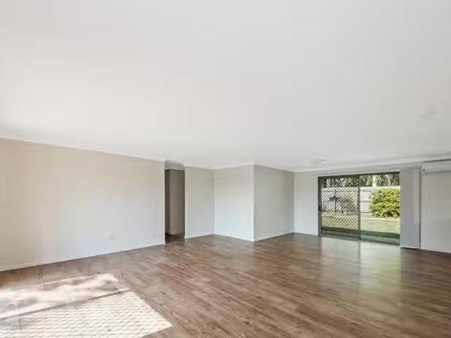Cozy 17 Shangri La Court, Rothwell, QLD 4022