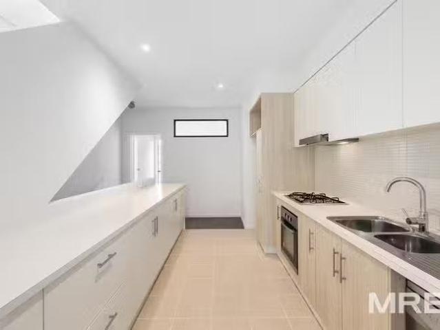 Deal! 17 Sutton Street, North Melbourne, VIC 3051