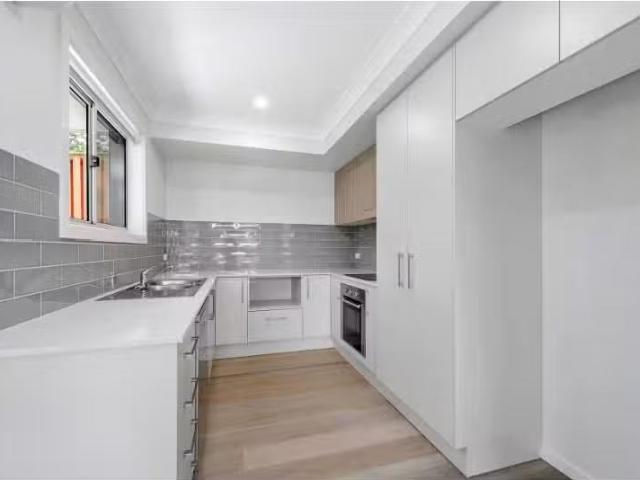 Deal! 17C Phar Lap Circuit, Port Macquarie Townhouse for rent.