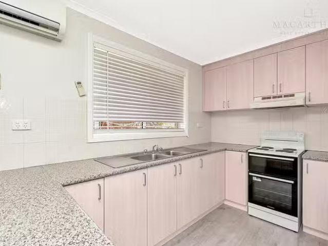 Just in! 1/42 Lamilla Street, Glenfield Park, NSW 2650