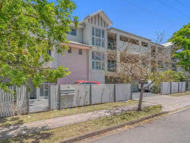 For Rent! 1/46 Silva Street, Ascot, QLD 4007