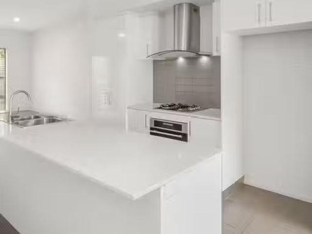 Just in! 14/73 Dromana Parade, SAFETY BEACH, VIC 3936 Townho.