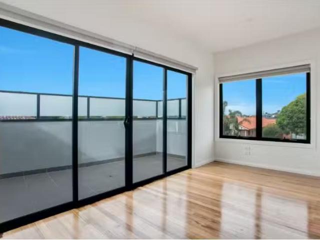 Deal! 1/48 York Street, Airport West House for rent Listed by.