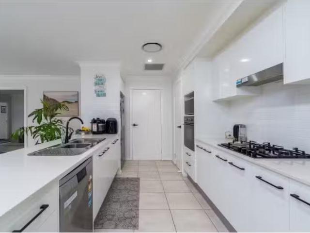 For Rent! 14 Bushel Street, Armidale House for rent Listed by.