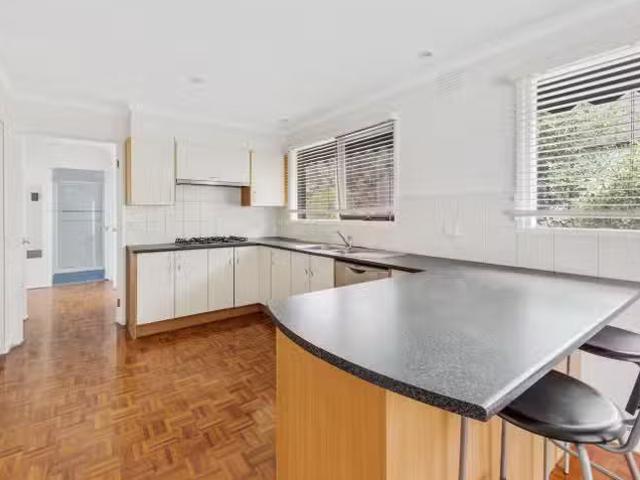 Cozy 14 Cressy Street, Montmorency VIC 3094