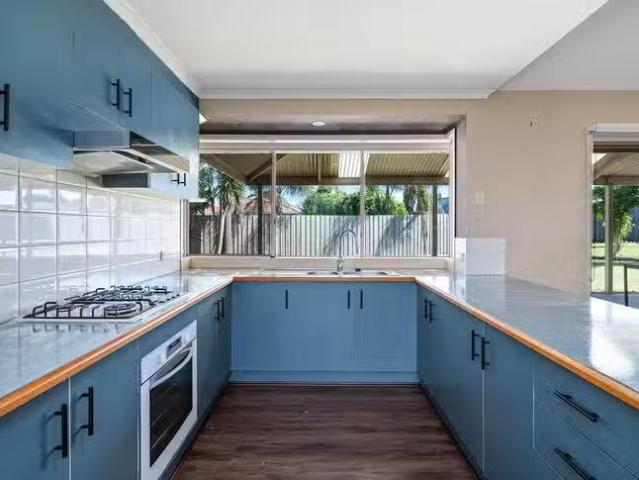 Deal! 14 Franks Way, Cranbourne North, VIC 3977