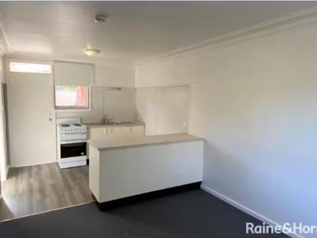 Cheap 1/4 Kimian Avenue, WARATAH Apartment for rent Listed by.