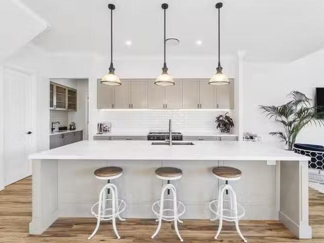Deal! 14 Montserrat Court, Clear Island Waters, QLD 4226